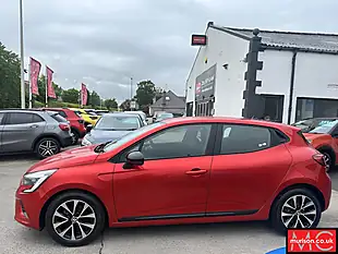 Used 2023 Renault Clio Evolution Flame Red - Interior and Exterior details 8