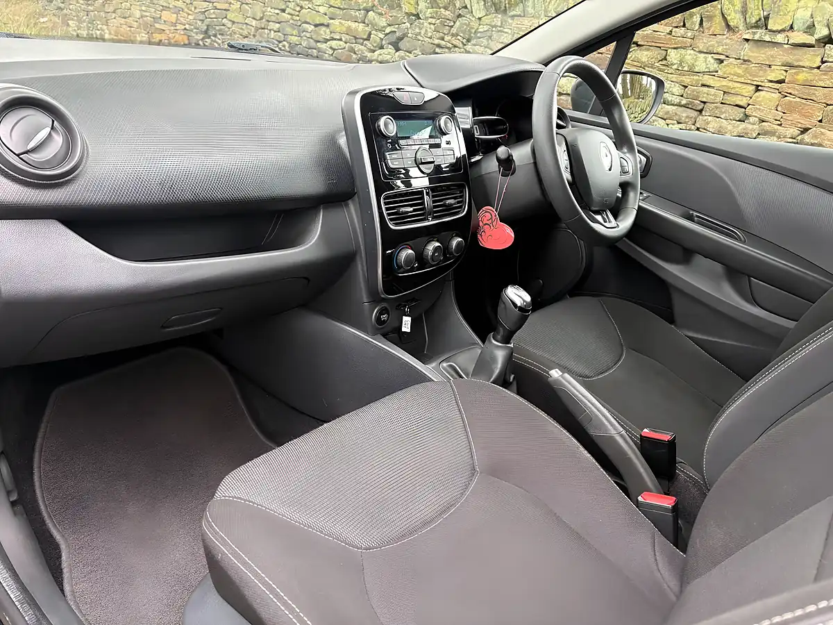 Used 2023 Renault Clio Play Grey - Front View