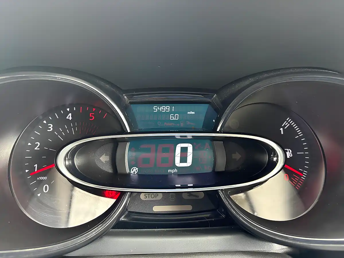 Used 2023 Renault Clio Play Grey - Interior and Exterior details 8