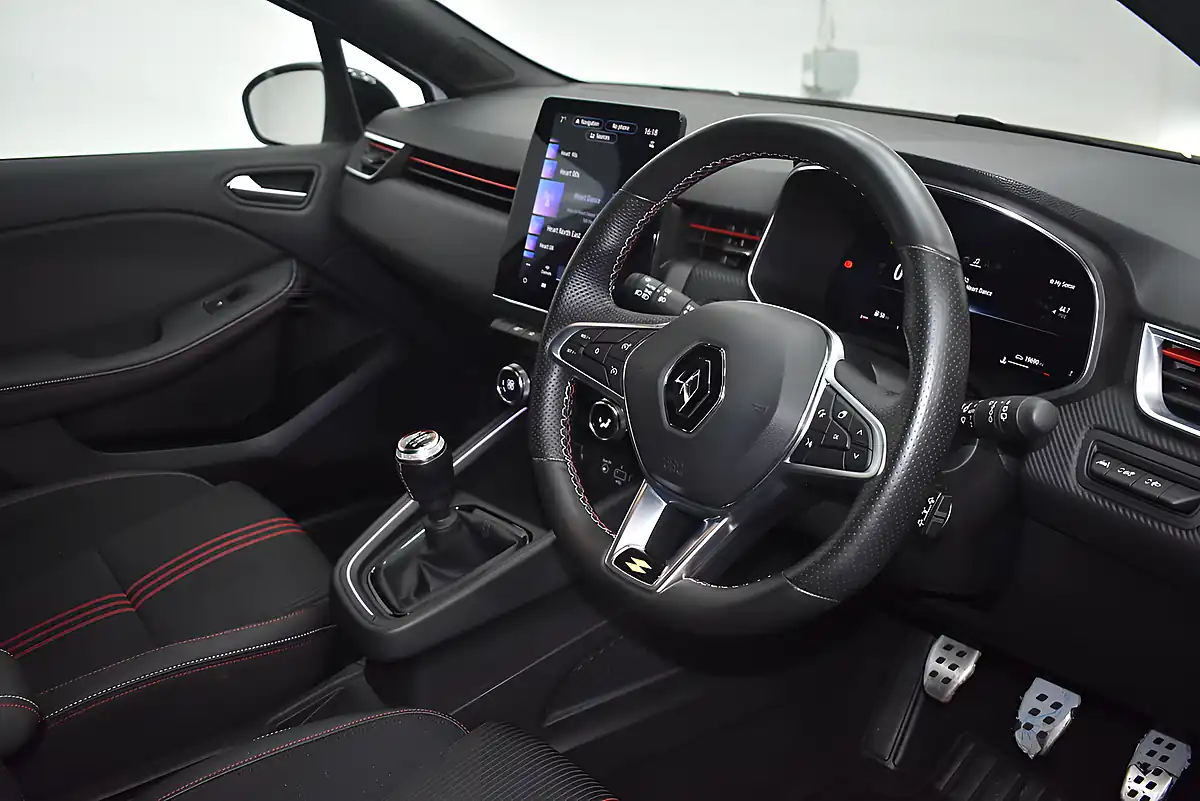 Used 2023 Renault Clio RS Line Glacier White - Interior and Exterior details 11
