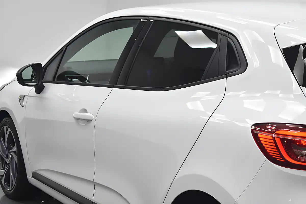 Used 2023 Renault Clio RS Line Glacier White - Interior and Exterior details 17