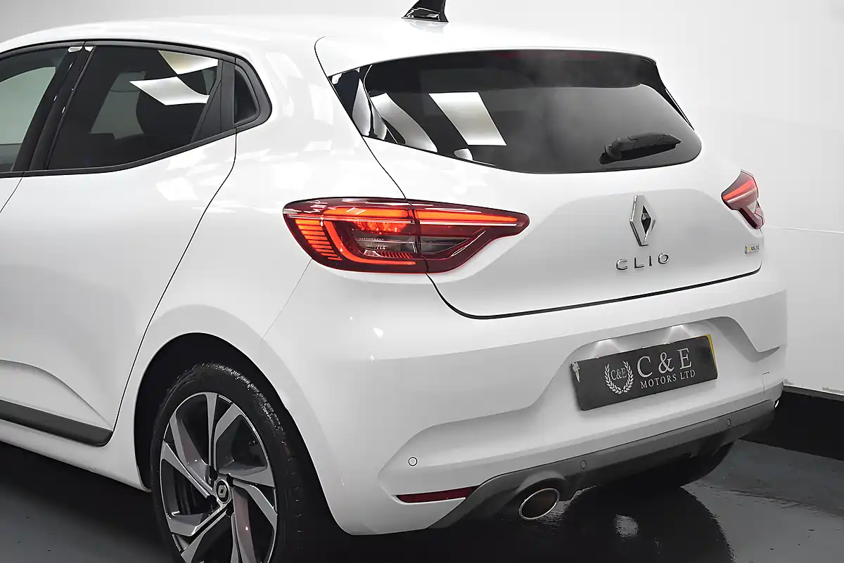 Used 2023 Renault Clio RS Line Glacier White - Interior and Exterior details 18