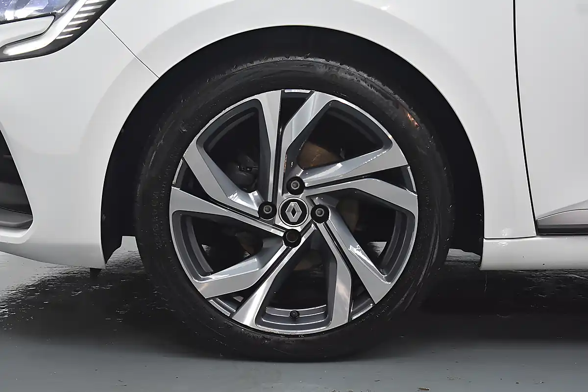 Used 2023 Renault Clio RS Line Glacier White - Interior and Exterior details 19