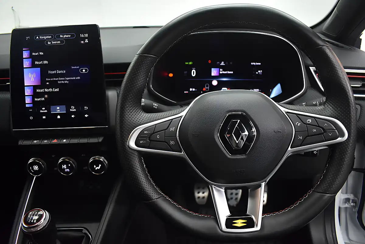 Used 2023 Renault Clio RS Line Glacier White - Interior and Exterior details 20