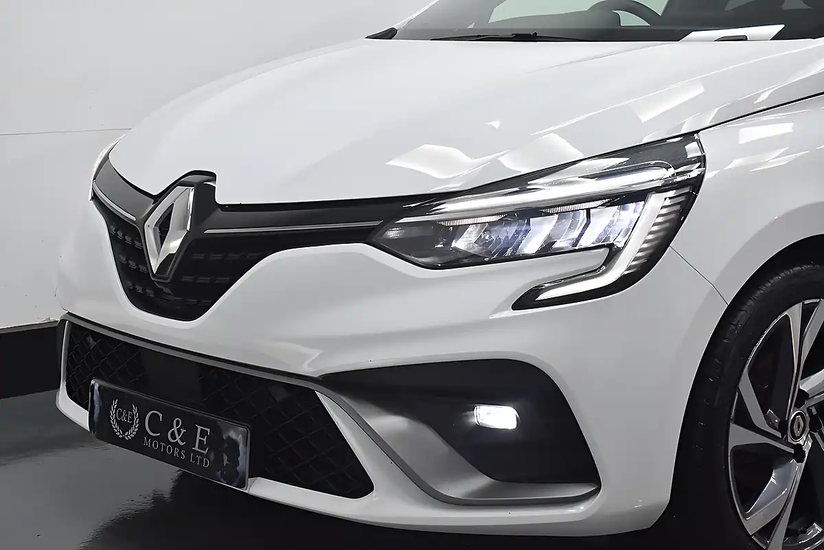 Used 2023 Renault Clio RS Line Glacier White - Interior and Exterior details 6