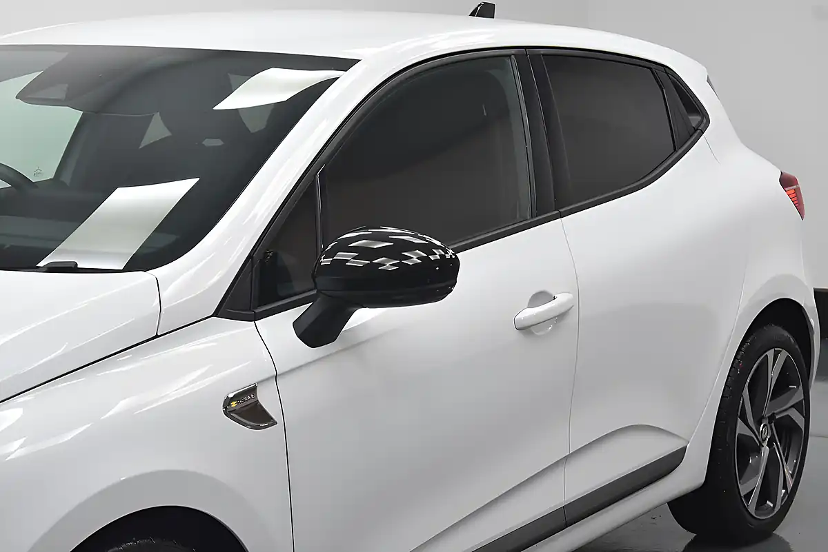 Used 2023 Renault Clio RS Line Glacier White - Interior and Exterior details 7