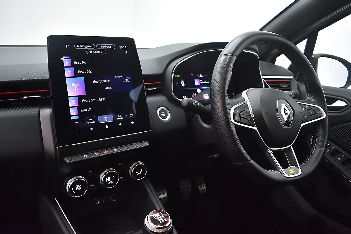 Used 2023 Renault Clio RS Line Glacier White - Interior and Exterior details 9