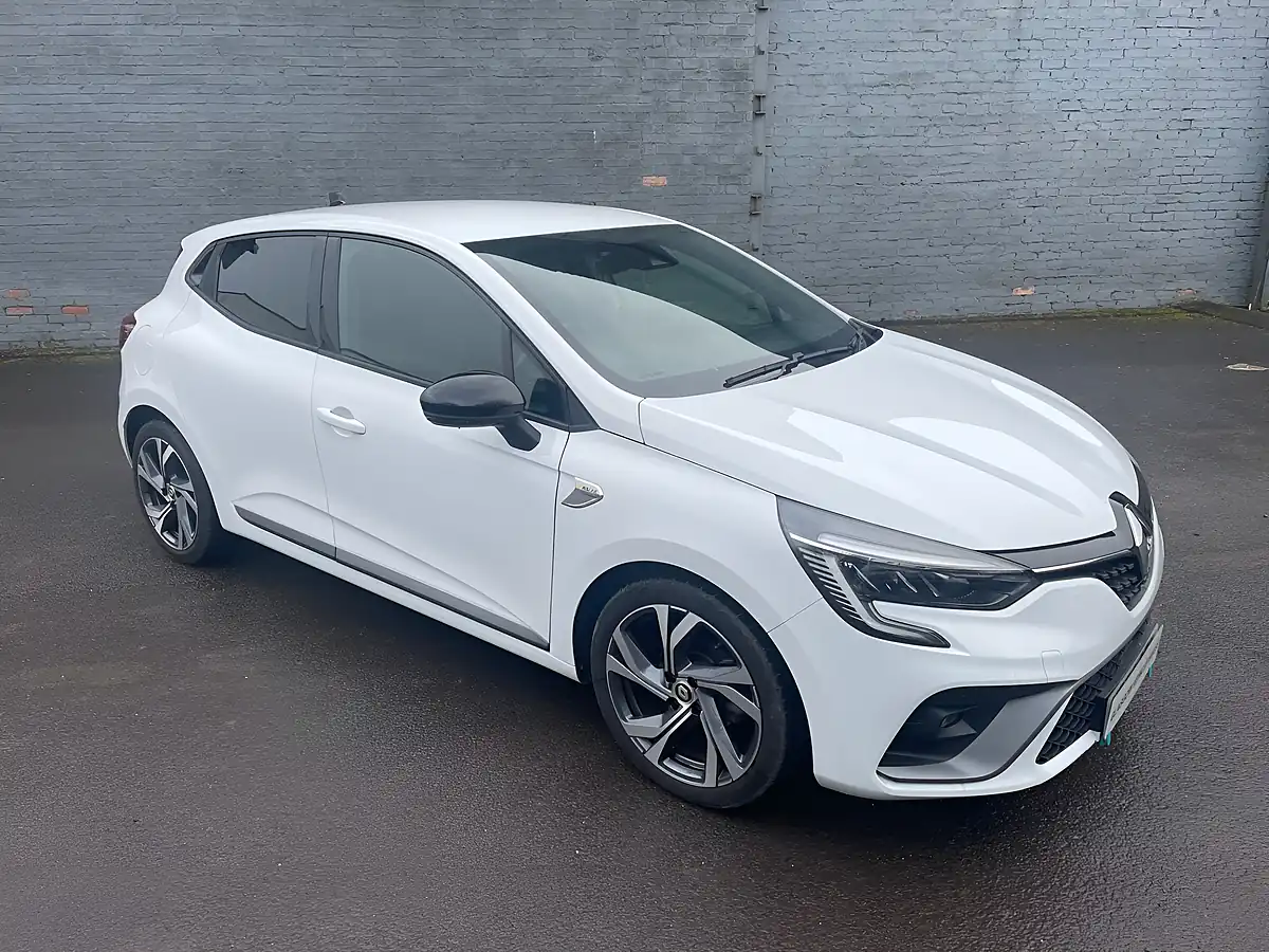 Used 2023 Renault Clio RS Line White - Front View