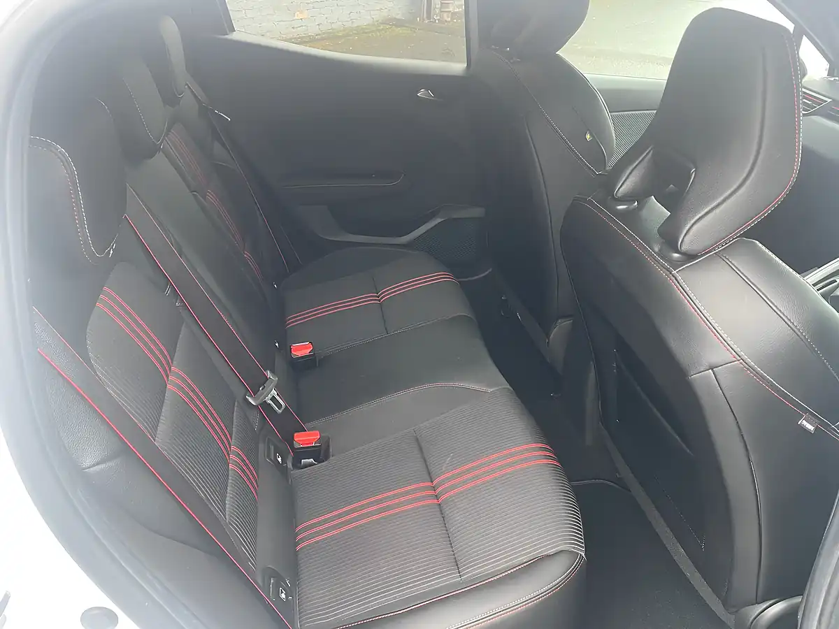 Used 2023 Renault Clio RS Line White - Interior and Exterior details 10