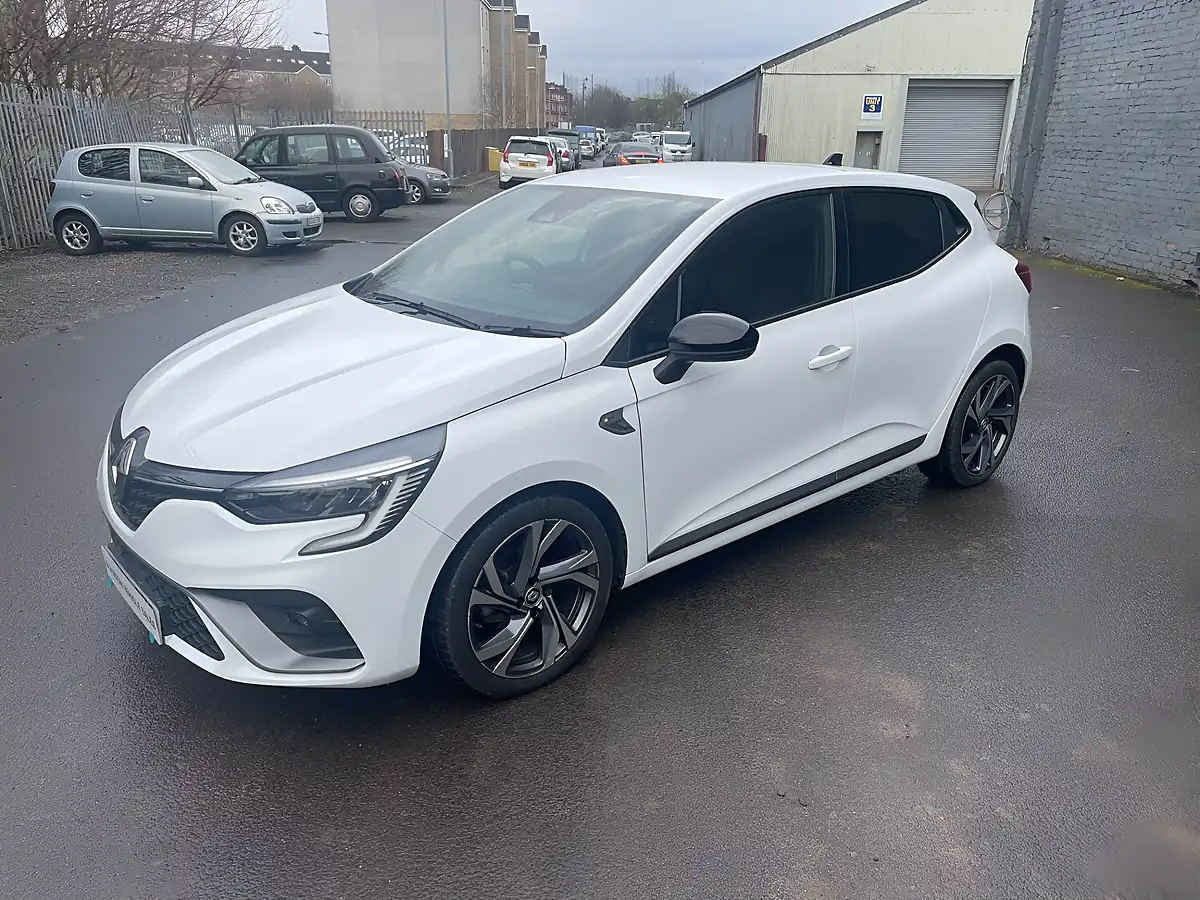 Used 2023 Renault Clio RS Line White - Interior and Exterior details 3