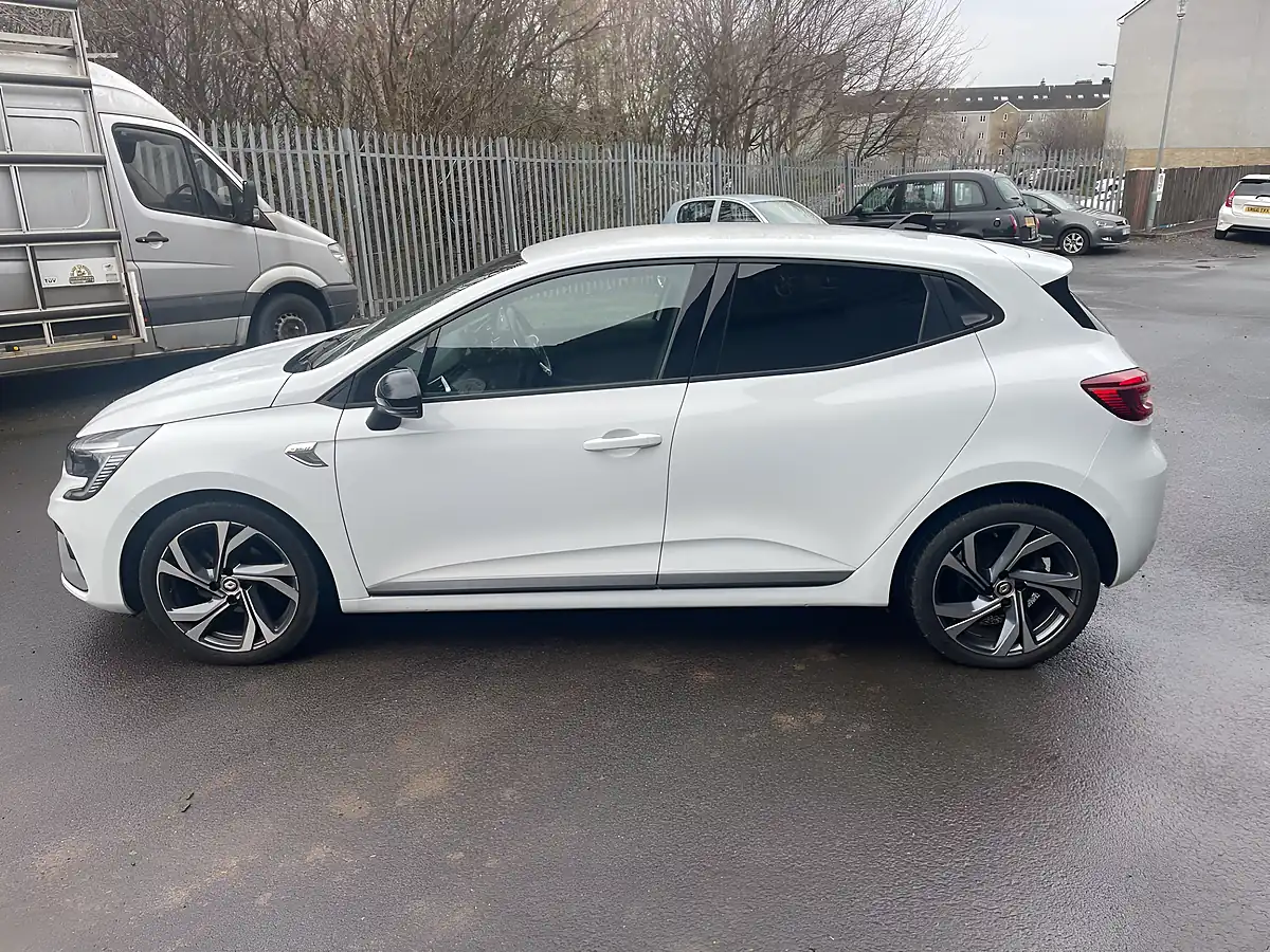 Used 2023 Renault Clio RS Line White - Interior and Exterior details 8