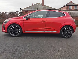 Used 2023 Renault Clio Techno Flame Red - Interior and Exterior details 5
