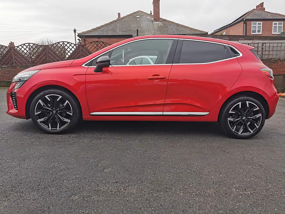 Used 2023 Renault Clio Techno Flame Red - Interior and Exterior details 5