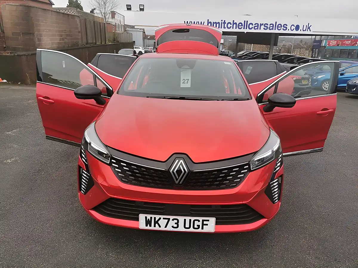 Used 2023 Renault Clio Techno Flame Red - Interior and Exterior details 9