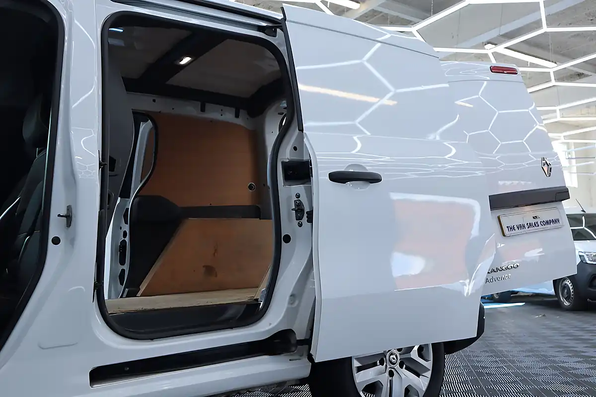 Used 2023 Renault Kangoo Advance White - Interior and Exterior details 14