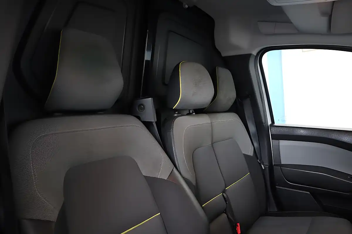Used 2023 Renault Kangoo Advance White - Interior and Exterior details 16