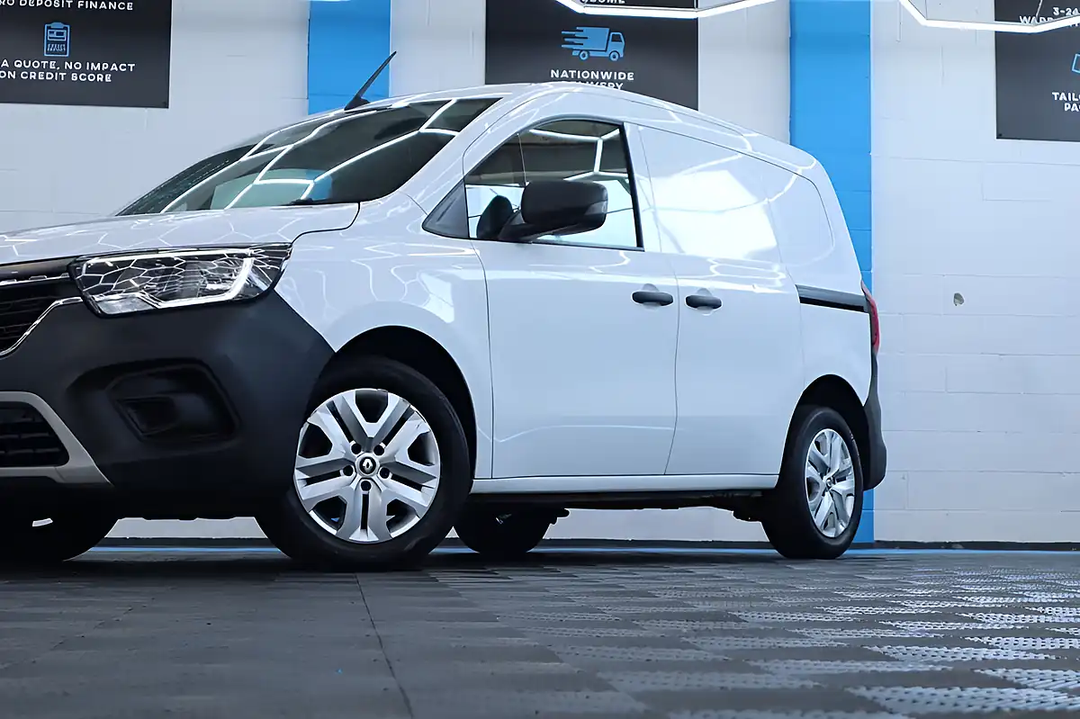 Used 2023 Renault Kangoo Advance White - Interior and Exterior details 8
