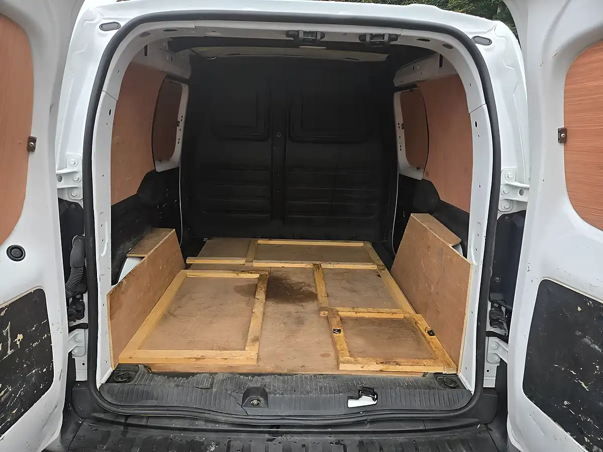 Used 2023 Renault Kangoo ML19 Blue Start Van White - Interior and Exterior details 11