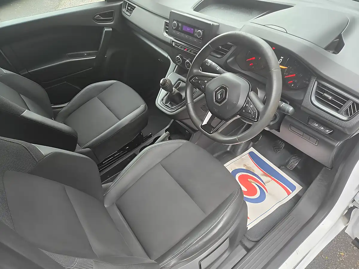 Used 2023 Renault Kangoo ML19 Blue Start Van White - Interior and Exterior details 15