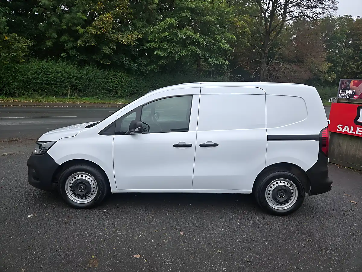 Used 2023 Renault Kangoo ML19 Blue Start Van White - Interior and Exterior details 4
