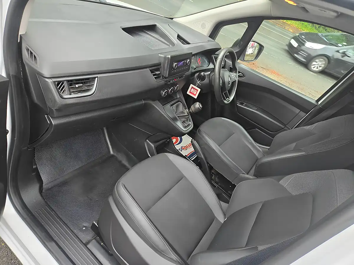 Used 2023 Renault Kangoo ML19 Blue Start Van White - Interior and Exterior details 5