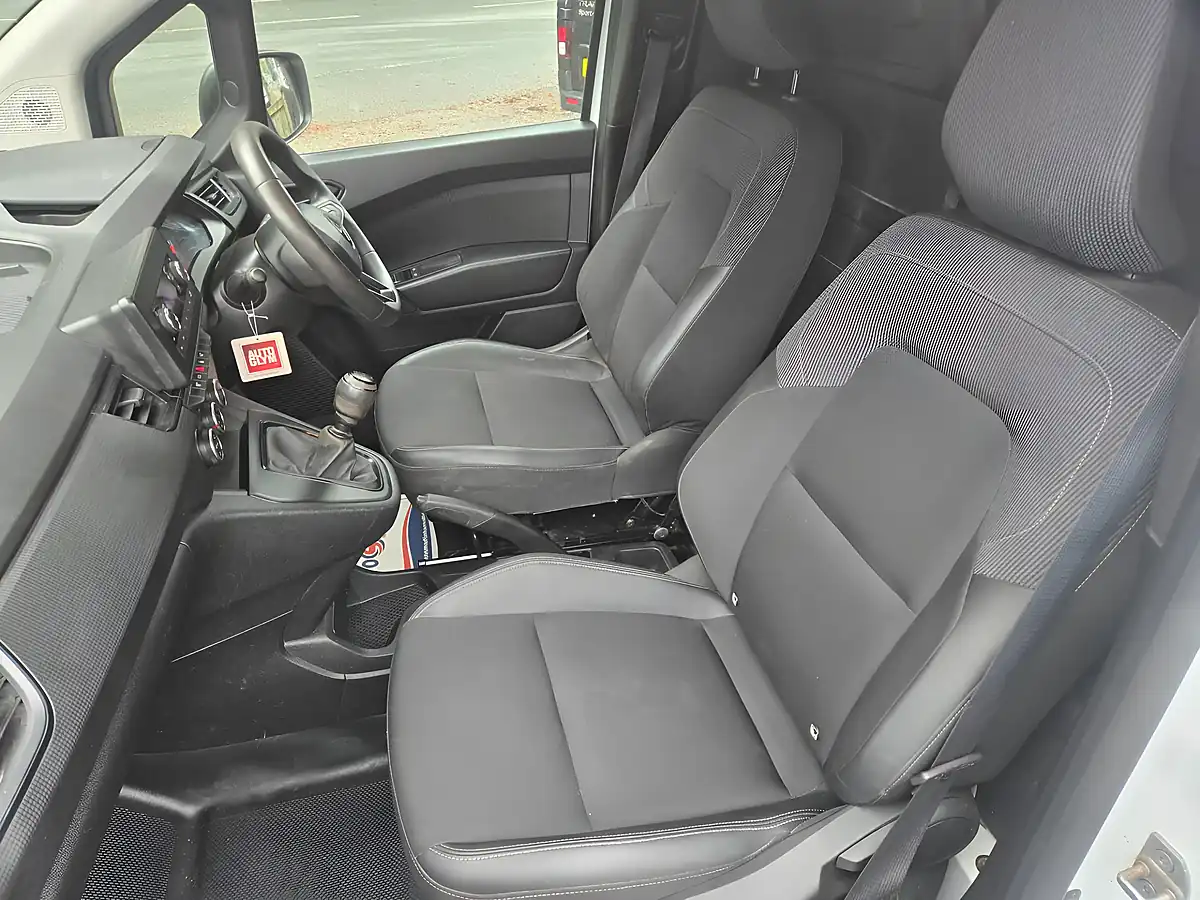 Used 2023 Renault Kangoo ML19 Blue Start Van White - Interior and Exterior details 6