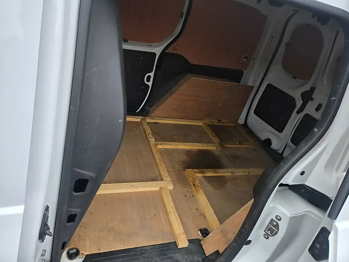 Used 2023 Renault Kangoo ML19 Blue Start Van White - Interior and Exterior details 7