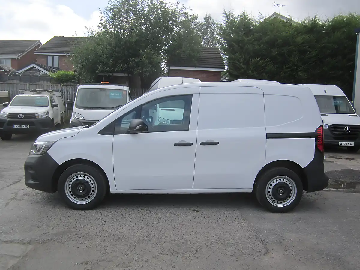 Used 2023 Renault Kangoo ML19 Start Blue White - Interior and Exterior details 6