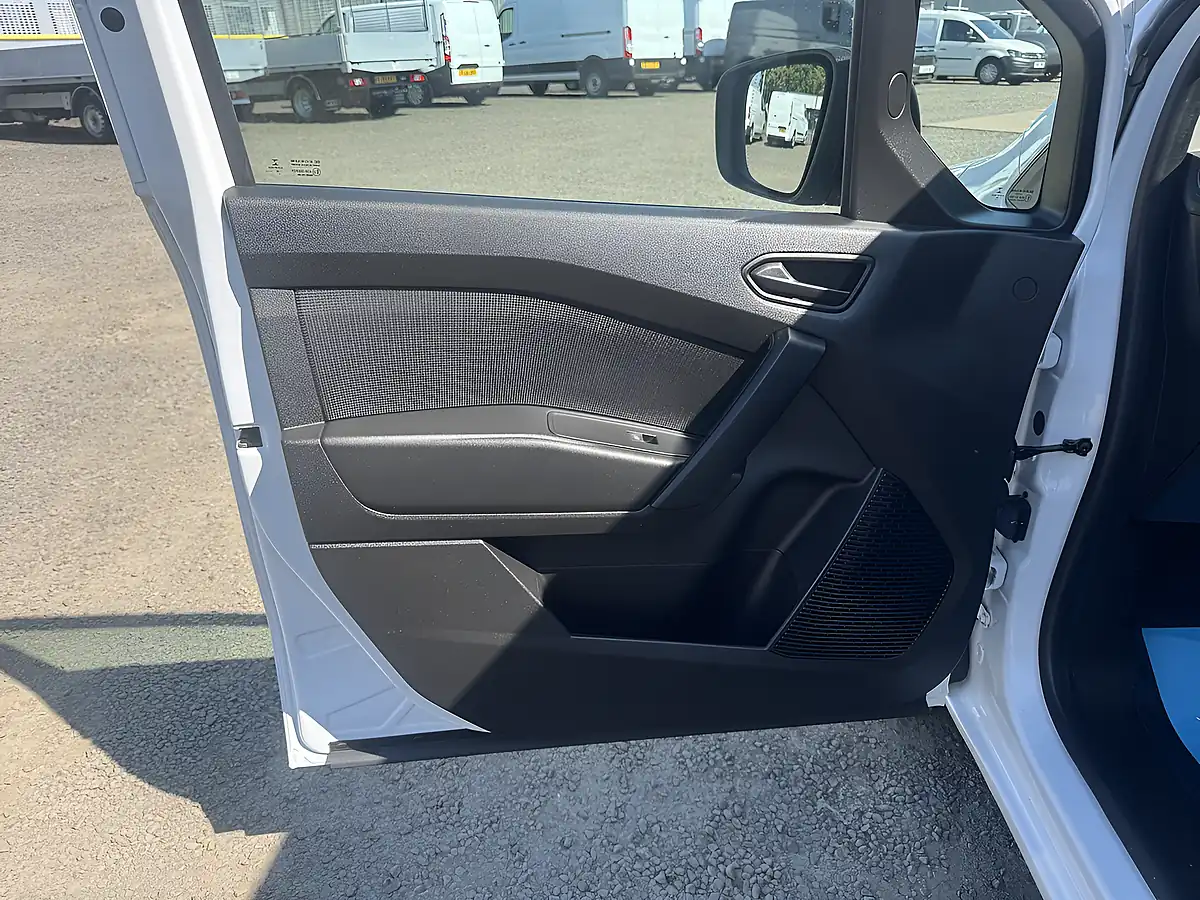 Used 2023 Renault Kangoo ML19 Start Mineral White - Interior and Exterior details 10