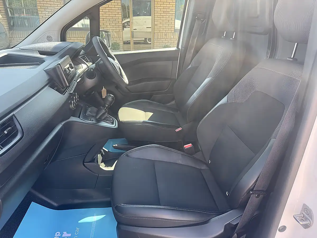 Used 2023 Renault Kangoo ML19 Start Mineral White - Interior and Exterior details 11