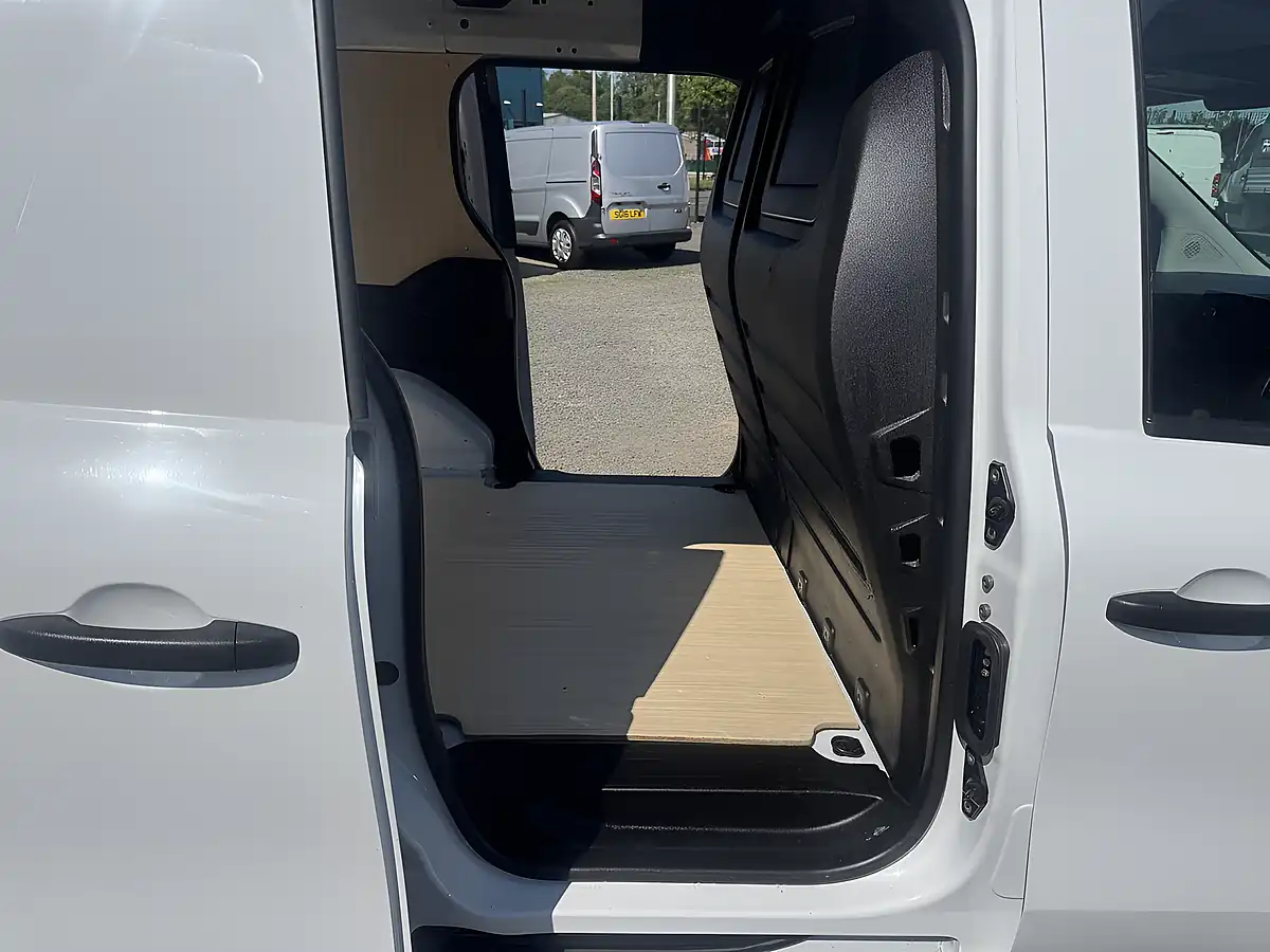 Used 2023 Renault Kangoo ML19 Start Mineral White - Interior and Exterior details 12