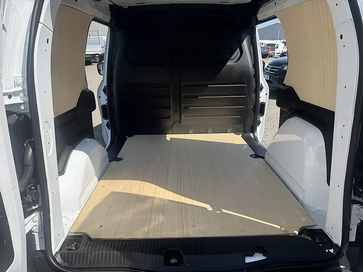 Used 2023 Renault Kangoo ML19 Start Mineral White - Interior and Exterior details 13