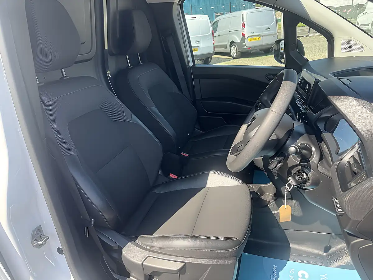 Used 2023 Renault Kangoo ML19 Start Mineral White - Interior and Exterior details 16