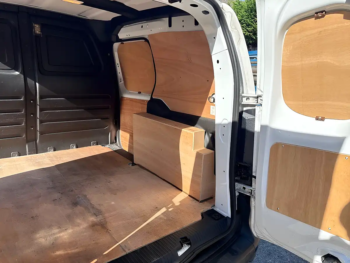 Used 2023 Renault Kangoo ML19 Start Mineral White - Interior and Exterior details 17