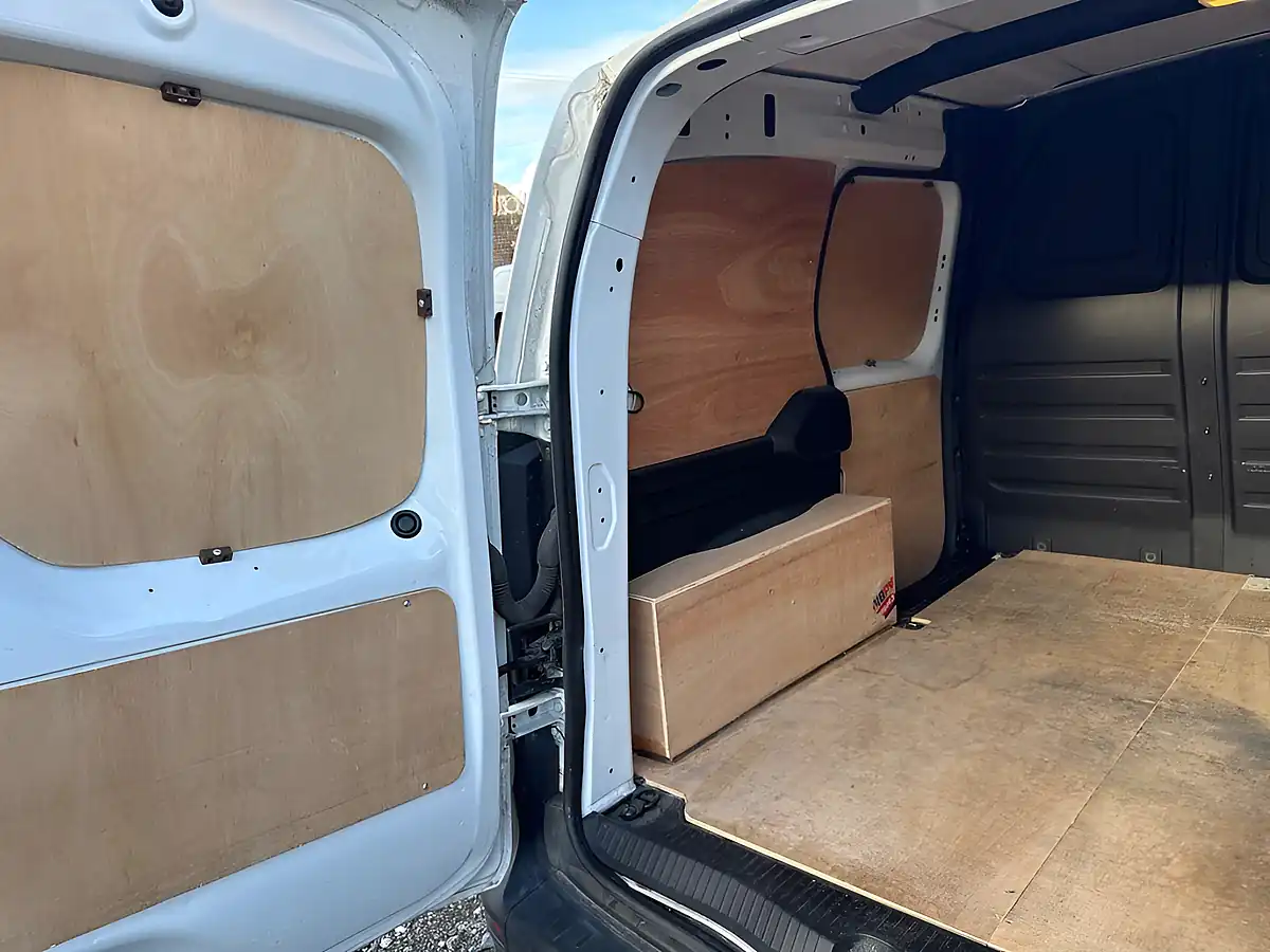 Used 2023 Renault Kangoo ML19 Start Mineral White - Interior and Exterior details 17
