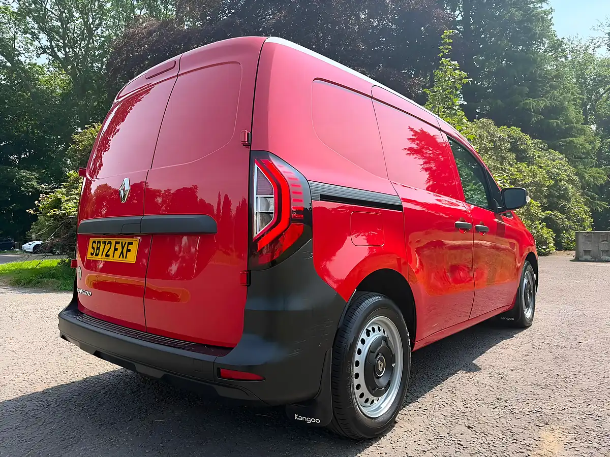 Used 2023 Renault Kangoo ML19 Start Mwb Red - Interior and Exterior details 3