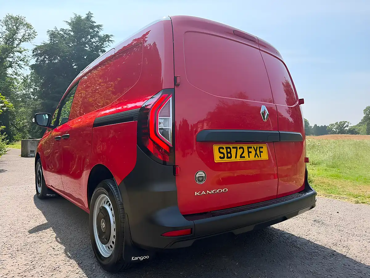 Used 2023 Renault Kangoo ML19 Start Mwb Red - Interior and Exterior details 4