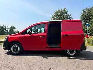 Used 2023 Renault Kangoo ML19 Start Mwb Red - Interior and Exterior details 5