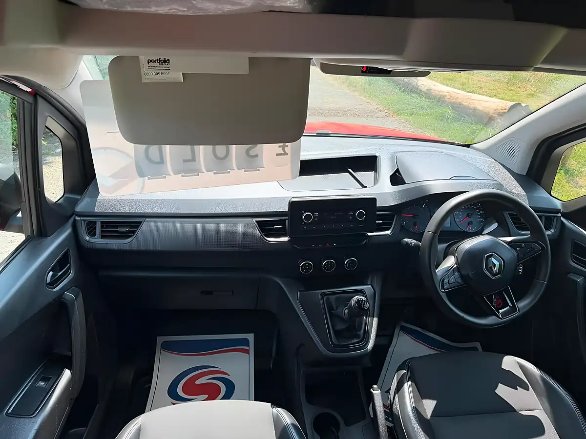 Used 2023 Renault Kangoo ML19 Start Mwb Red - Interior and Exterior details 8