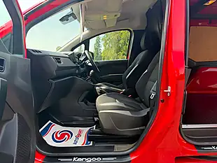 Used 2023 Renault Kangoo ML19 Start Mwb Red - Interior and Exterior details 9