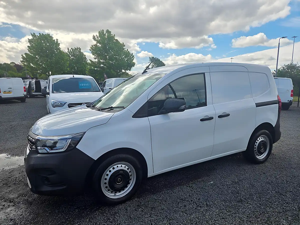 Used 2023 Renault Kangoo ML19 Start Mwb White - Interior and Exterior details 10