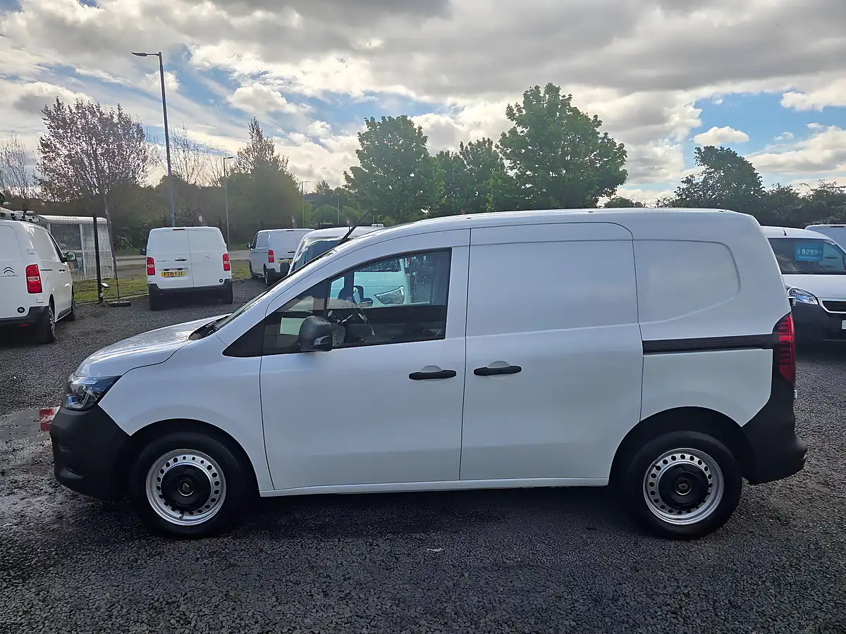 Used 2023 Renault Kangoo ML19 Start Mwb White - Interior and Exterior details 11