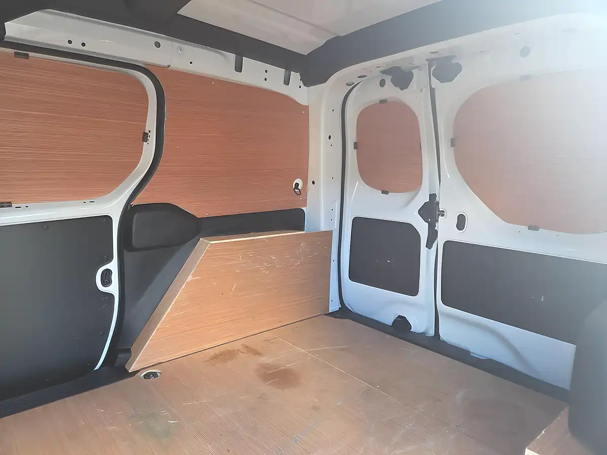Used 2023 Renault Kangoo ML19 Start Mwb White - Interior and Exterior details 14
