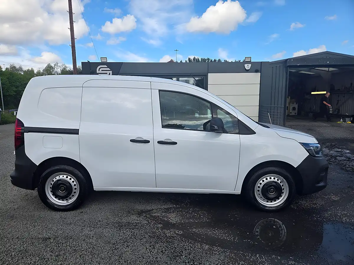 Used 2023 Renault Kangoo ML19 Start Mwb White - Interior and Exterior details 3
