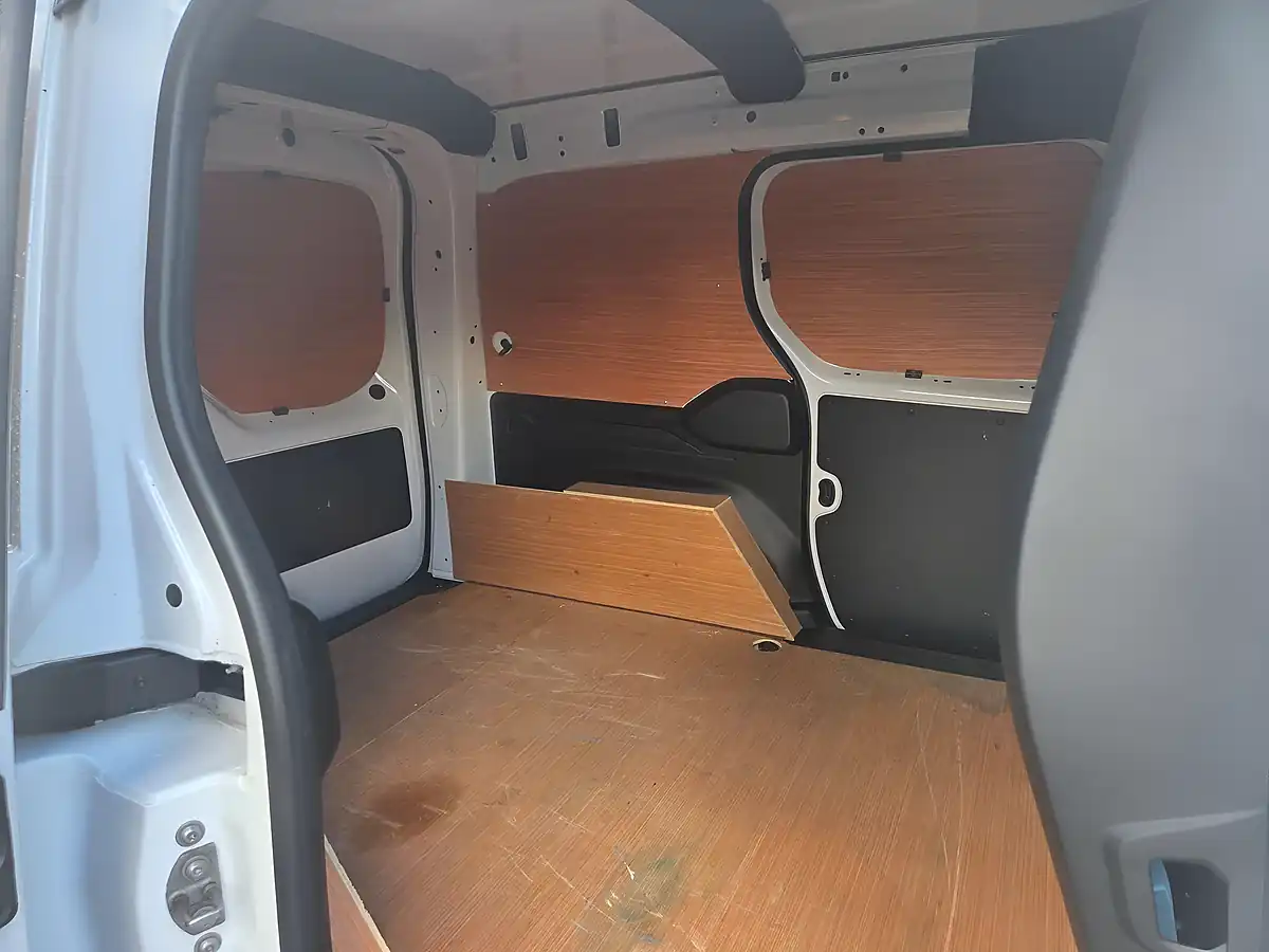 Used 2023 Renault Kangoo ML19 Start Mwb White - Interior and Exterior details 5
