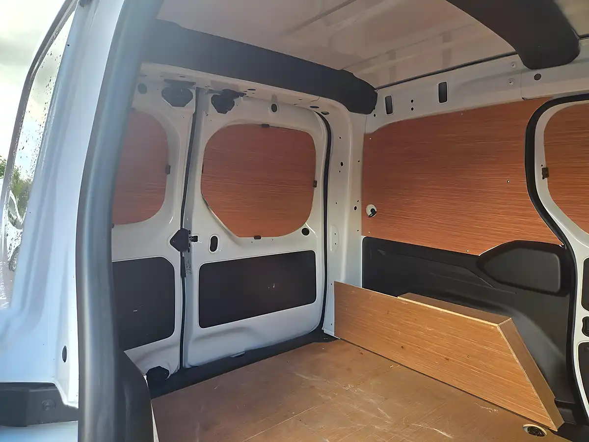 Used 2023 Renault Kangoo ML19 Start Mwb White - Interior and Exterior details 6