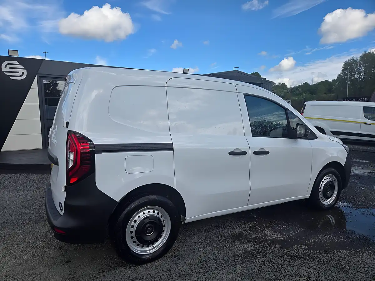 Used 2023 Renault Kangoo ML19 Start Mwb White - Interior and Exterior details 7