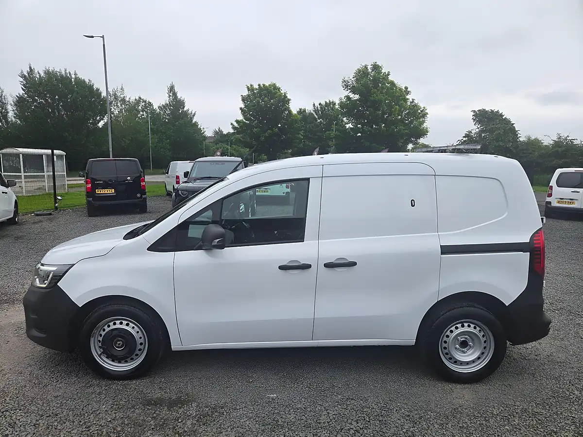 Used 2023 Renault Kangoo ML19 Start Mwb White - Interior and Exterior details 11