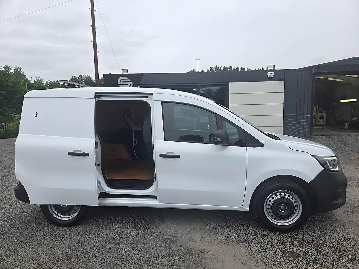 Used 2023 Renault Kangoo ML19 Start Mwb White - Interior and Exterior details 4
