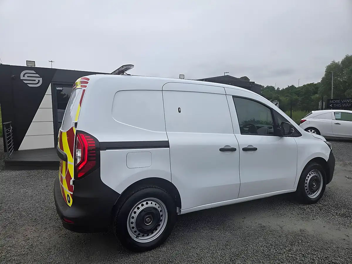 Used 2023 Renault Kangoo ML19 Start Mwb White - Interior and Exterior details 7